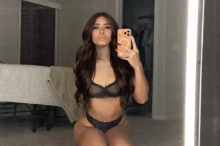 spicy hottie ready to rock you... - Image 4